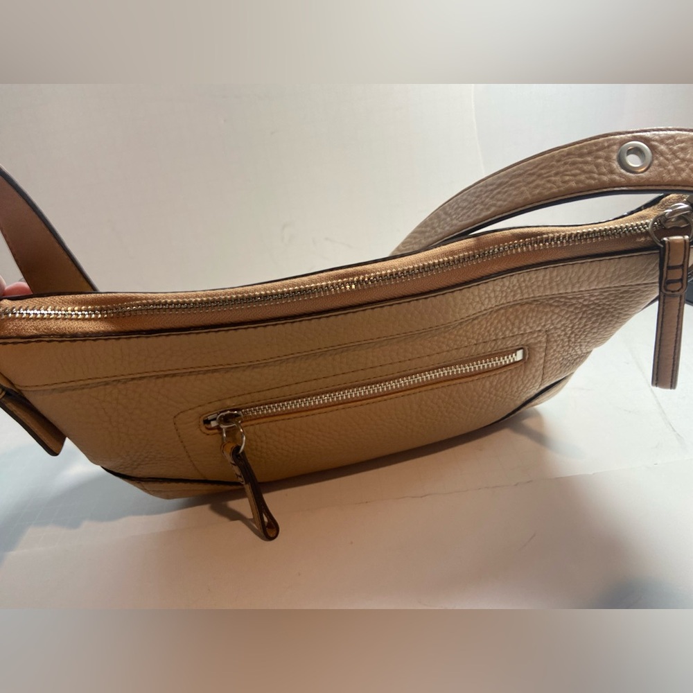 Coach~Vintage~Madison~Tan~Soft
Pebbled Leather~Shoulder Bag~Top Zipper Closure - Picture 10 of 14